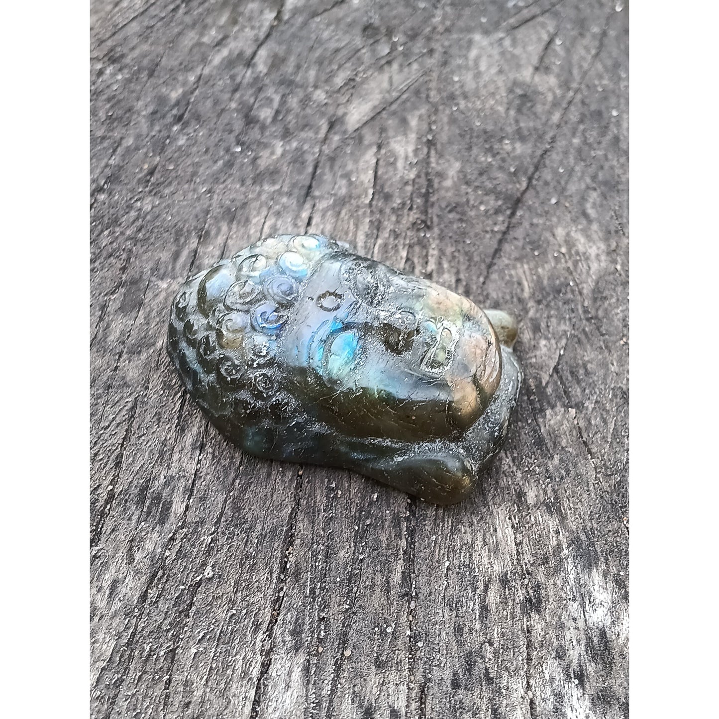Buddha Labradorite Palm Stone – Flashy Crystal with Buddha Head Carving
