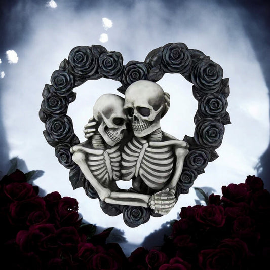 Skeleton Couple Heart-Shaped Wall Hanging – Gothic Love Decor with Black Roses
