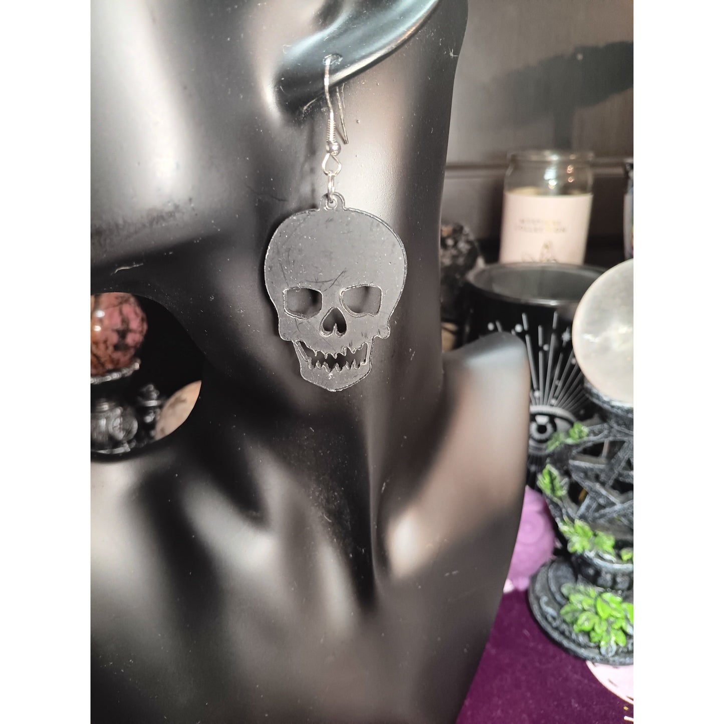 Black Acrylic Skull Dangle Earrings – Spooky & Stylish Halloween Jewelry